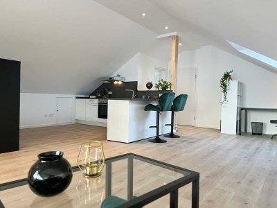 Hochwertig sanierte, geräumige & ruhige 1-Zimmer-Wohnung