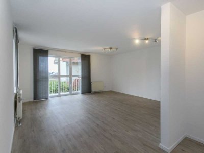 Renovierte Erdgeschosswohnung mit Balkon und Stellplatz in Petersberg