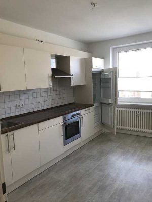gepflegte 3 Zimmer Wohnung mit EBK und Balkon