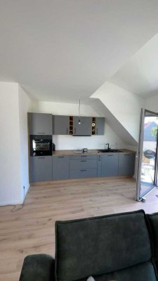 Neuwertige Wohnung mit vier Zimmern und Balkon in Lampertheim