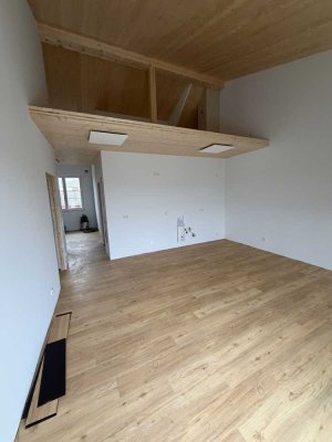 Neubau-Grün-Zentral- 2,5 Zimmerwohnung im DG
