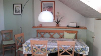 Hochwertige, möblierte und helle 2-Zimmer Dachgeschosswohnung in Karlskron