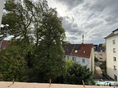 Citynahe Altbauwohnung mit Südwest-Balkon & Blick ins Grüne – Westfalenpark-Nähe