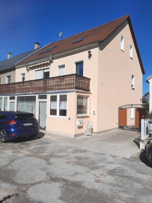 Großzügiges Zweifamilienhaus mit Garten