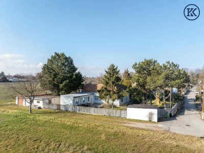 Versteckt in einer ruhigen Seitengasse einer gewachsenen Gartensiedlung wartet ein kleines Juwel darauf, wieder zum Leben erweckt zu werden
