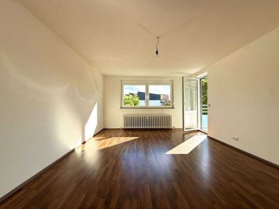Modernisierte 2-Zi.-Wohnung mit viel Platz, Sonnenbalkon und PKW-Stellplatz in Nellingen ***