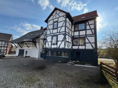 Attraktives Einfamilienhaus mit Scheune