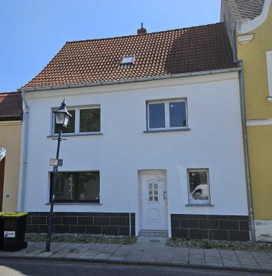 NEU SANIERTES EINFAMILIENHAUS - SOFORT EINZUGSBEREIT!