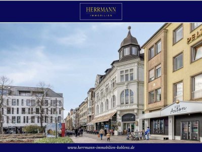 Über den Dächern der Altstadt: Moderne Dachgeschosswohnung mit Aufzug und zwei TG-Stellplätzen