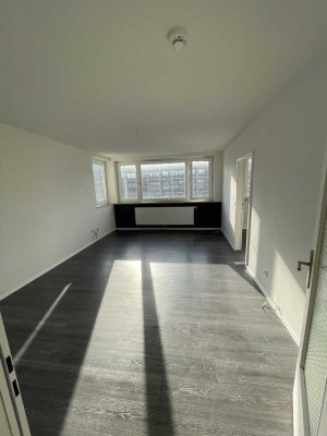 Helle 2-Zimmer-Wohnung mit Tiefgaragenplatz in Top-Lage von Neumünster