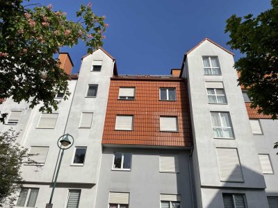 Exklusive, gepflegte 4-Zimmer-Wohnung mit Balkon und EBK in Schwalbach