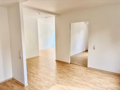 Lichtdurchflutete 2 ZKB Seniorenwohnung mit Balkon