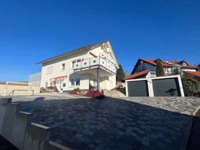 !Einfamilienhaus mit Einliegerwohnung und Doppelgarage!