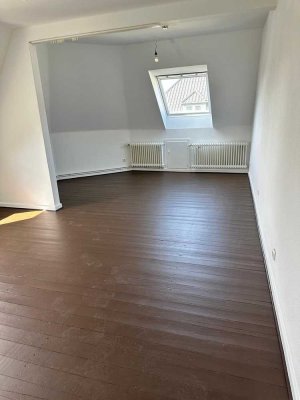 Helle und gemütliche 1,5-Zimmer-Wohnung mit Einbauküche in guter Innenstadtlage