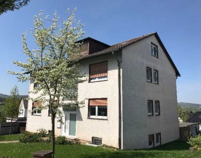 Freundliche und modernisierte 4-Raum-Wohnung mit gehobener Innenausstattung und Balkon in Vellmar