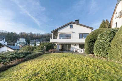 Engel & Völkers: Einzigartiges Einfamilienhaus mit Panoramablick über das Linzer Rheintal