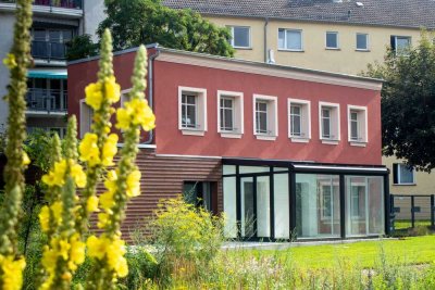 ***Kernsanierte Altbau-Remise mit Wintergarten & Garten***