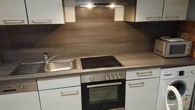 komplett möbliert: helle, ruhige Wohnung