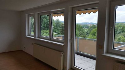 Schöne Dachgeschosswohnung mit Südbalkon ab Juni