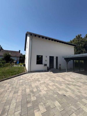 Einfamilienhaus mit 5 Zimmer, Terrasse, Carport und großem Garten