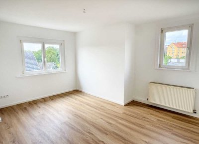 Erstbezug nach Sanierung! Charmante 3-Zimmer-Altbauwohnung mit Vesteblick, Einbauküche und Stellplat