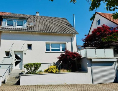 Doppelhaushälfte mit schönem Garten, EBK und Garage in Weinsberg