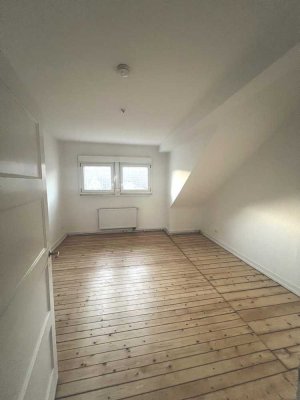 7500 - Renovierte 4-Zimmerwohnung mit Tageslichtbad und Garage!