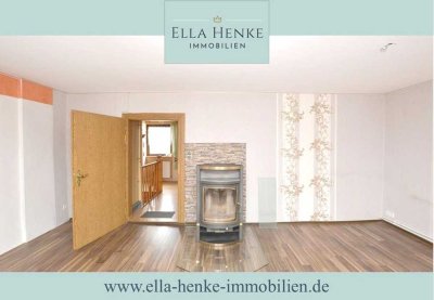 Gemütliches Reihenhaus mit kleiner Ladeneinheit oder Büro.