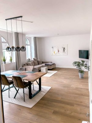 Wunderschöne 2.5 Zimmer Altbauwohnung mit 2 Balkonen, EBK & Stellplatz – Solingen Mitte