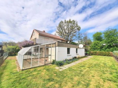 Familien aufgepasst: Großes Einfamilienhaus mit schöner Gartenfläche !!!