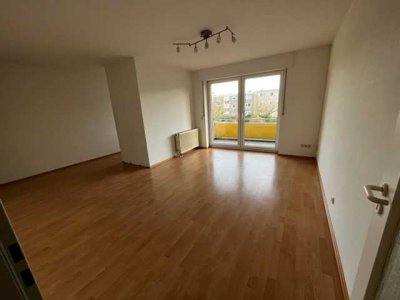 Uninähe, Singelwohnung mit Balkon, renov.