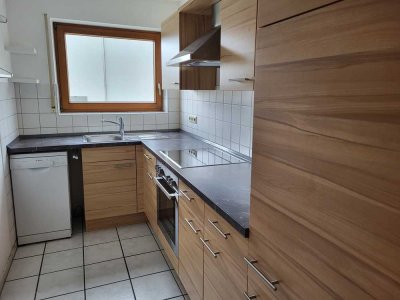 Geschmackvolle, gepflegte 3-Raum-Wohnung mit Balkon und Einbauküche in Pfullingen