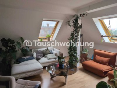Tauschwohnung: Helle 2 Raum DG Wohnung mit uneinsehbarem Balkon