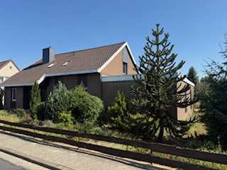 7-Zimmer-Einfamilienhaus mit Schwimmhalle in Leiferde