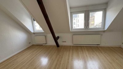 Ruhige Lage seitlich der Waldstraße..