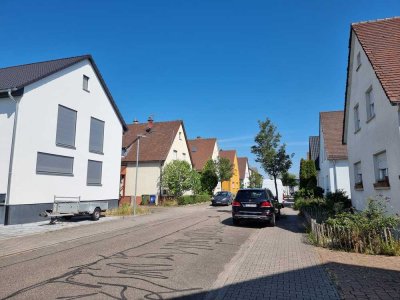 Zur Eigennutzung oder zur Teilvermietung: Ein- bis Zweifamilienhaus mit Garten und Garage