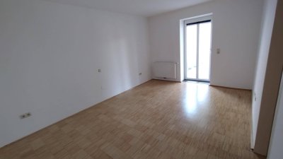 Zentrale 2-Zimmer Wohnung 77,5m² + 32 m² Terrasse
