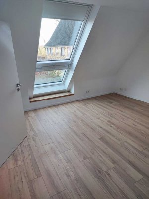 4-Zimmer Maisonette in Zons, Erstbezug nach Sanierung, Top Ausstattung