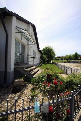 Familienidylle im Grünen - Charmantes Einfamilienhaus mit Garten in Rainding