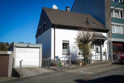 „Von BAIMEX“ – Freistehendes EFH mit Einliegerwohnung, Garten, Garage & Sauna in Elberfeld-West