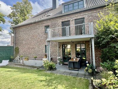 Exklusives Wohnen im historischen Vierkanthof – Erdgeschosswohnung mit eigenem Garten !