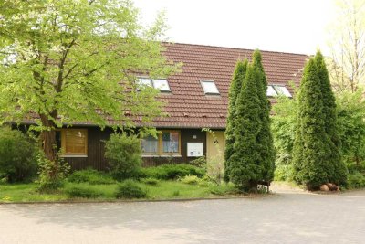 Wohnen im Grünen - helle Wohnung mit Garten und Terrasse