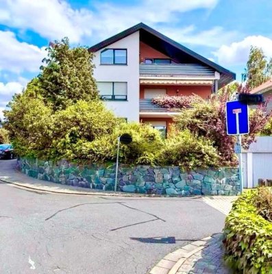 Mehrgenerationenhaus in einmaliger Lage mit fantastischem Fernblick über die Täler und Wälder