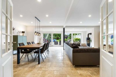 Hochwertig modernisiertes Zweifamilienhaus mit Platz für Generationen - Kamin, Teilkeller, Garage