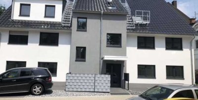 Etagenwohnung 3  Zimmer gehobene Ausstattung, behindertengerecht mit Balkon, Fahrstuhl , Keller