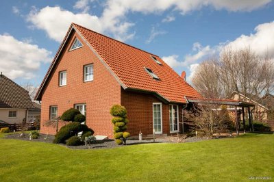 Gepflegtes, unterkellertes Zweifamilienhaus mit Doppelgarage in Lengede …