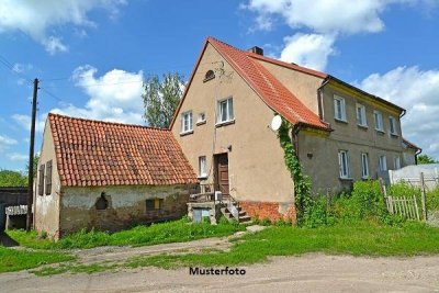 Einfamilienhaus mit Potenzial und Carport