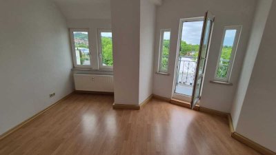 Außergewöhnliche 2 Raum-Wohnung mit Tageslichtbad, Balkon & Stellplatz