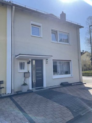 Gepflegtes Reihenhaus in ruhiger Seitenstraße, zentral in Gummersbach sucht neue Eigentümer!