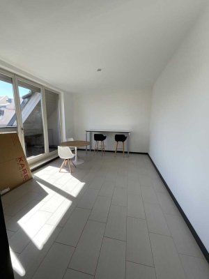 Über den Dächern Leipzigs: Möblierte 2-Raum-Wohnung mit sonniger Loggia & EBK